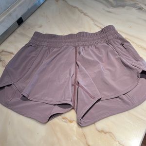 Lululemon tracker low rise lined 4” shorts size 8